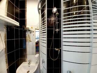 Гостиница Австерия Пермь Номер комфорт №1 с 1 двуспальной кроватью-10